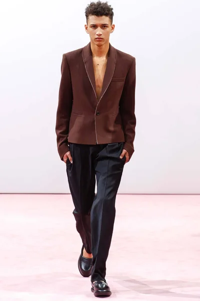 Look 10